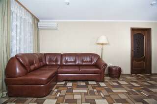 Гостиница Волжанка Саратов Номер стандарт улучшенный с 1 двуспальной кроватью-2