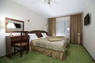 Гостиница Волжанка Саратов Номер стандарт улучшенный с 1 двуспальной кроватью-1