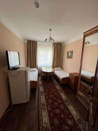 Гостиница Волжанка Саратов Место в эконом номере с общим душем и туалетом-3